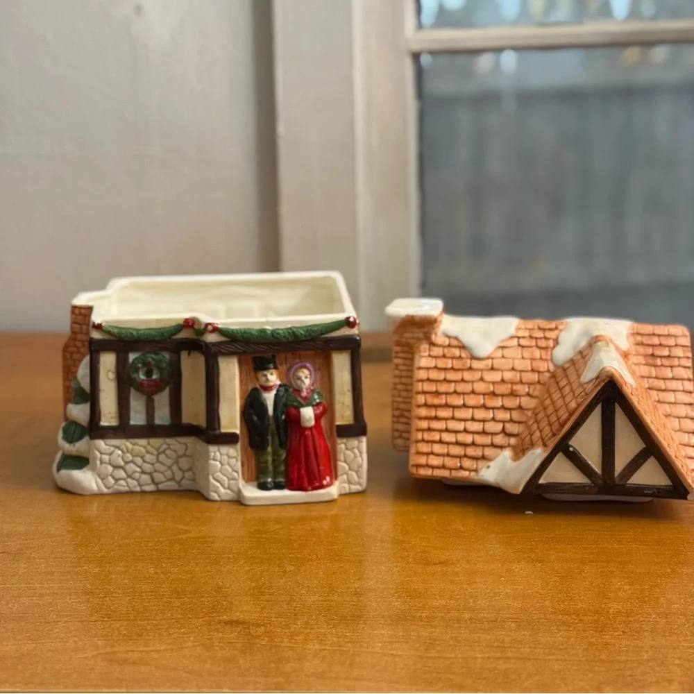 Vintage Christmas cottage cookie jar with people in‎ door